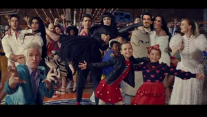 Jonas Brothers se dezbracă pentru videoclipul piesei „What A Man Gotta Go”. Cine sunt partenerele lor