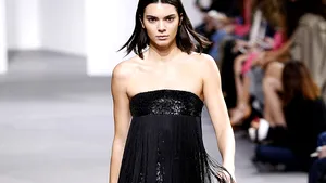 Top 10 tendinţe la New York Fashion Week: Culoarea vedetă şi accesoriile sezonului toamnă-iarnă 2018 / Carolina Herrera a spus adio podiumului de modă