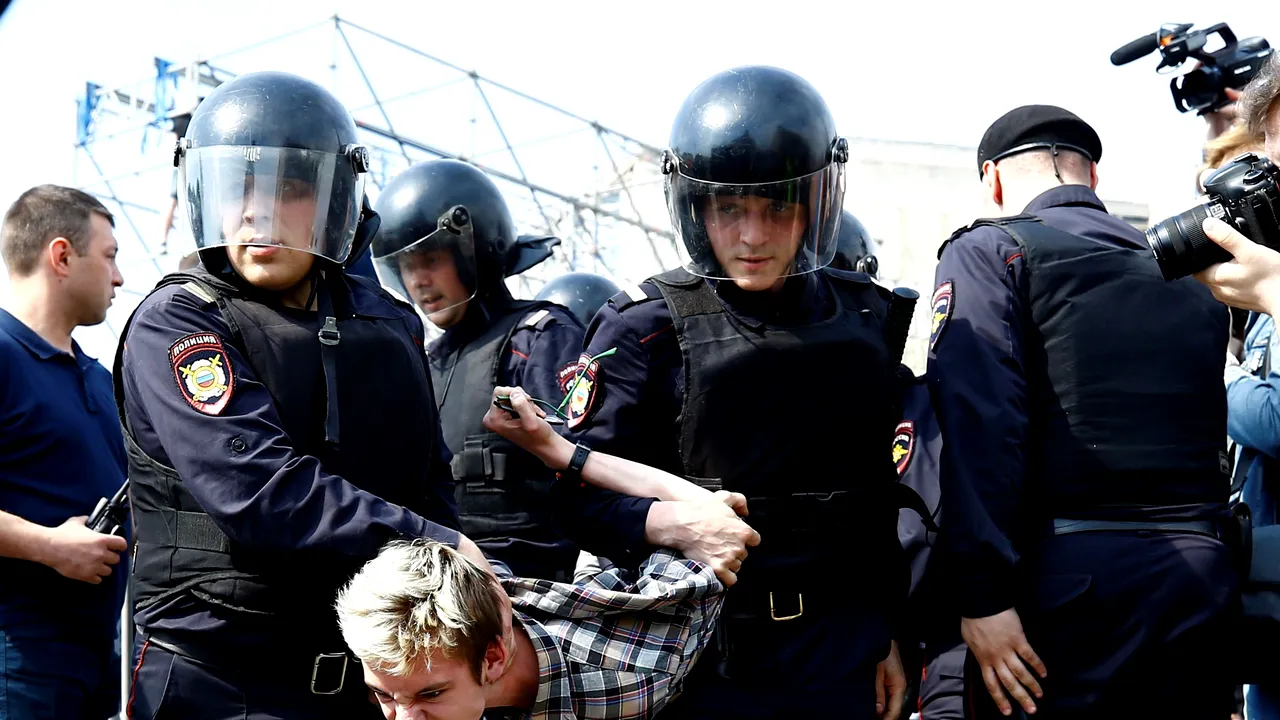 REŢINERI MASIVE, după un protest anti-Putin în Rusia. 1600 de oameni au fost ridicaţi de Poliţie / Aleksei Navalnîi, liderul opoziţiei, reţinut şi el | FOTO