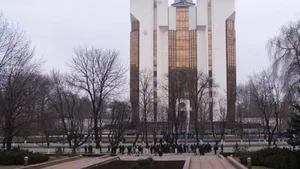 Deşi e o farsă, anunţul pentru funcţia de preşedinte al R. Moldova atrage 35 de aplicanţi