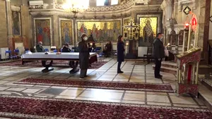 Slujbele de Înviere se mută în spaţiul online. Francisc Doboş: “Anul acesta, vine Lumina la noi” / Ce părere au enoriaşii