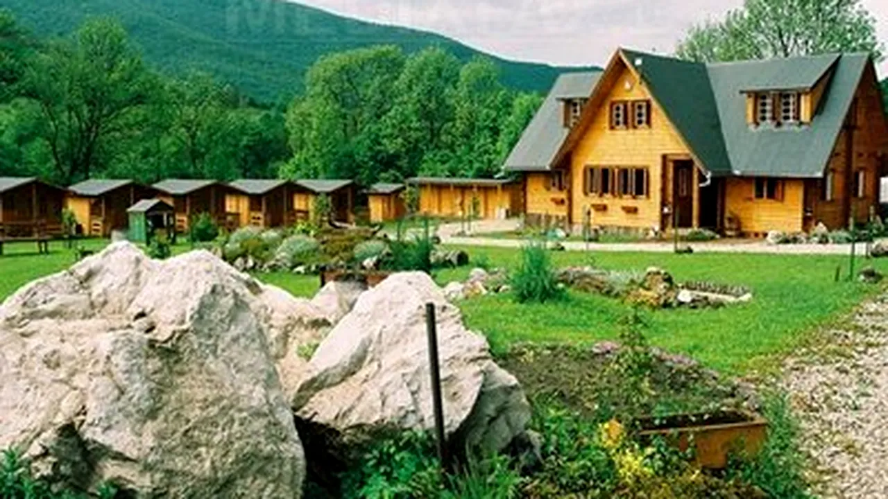 Number Of Tourists Staying In Romania Dn 4.3% YY