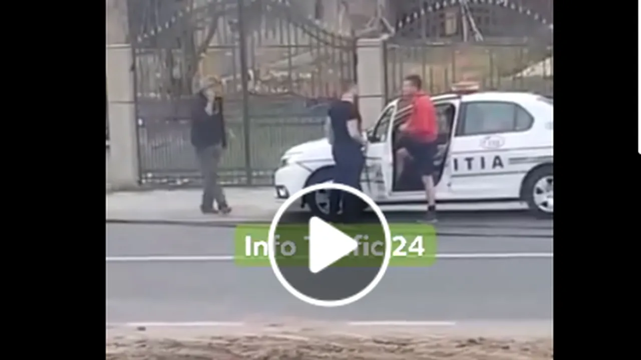 Poliţist în pantaloni scurţi, filmat în maşina Poliţiei, după ce a oprit o maşină în trafic | VIDEO