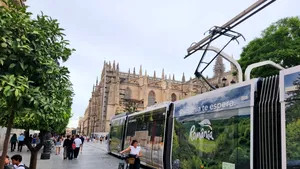 Castelul Peleș, Delta Dunării și Transfăgărășanul ajung pe străzile din Sevilla. România își face reclamă în inima orașului