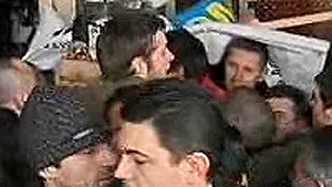 Scandal şi îmbrânceli, la uşa Universităţii Petre Andrei din Iaşi