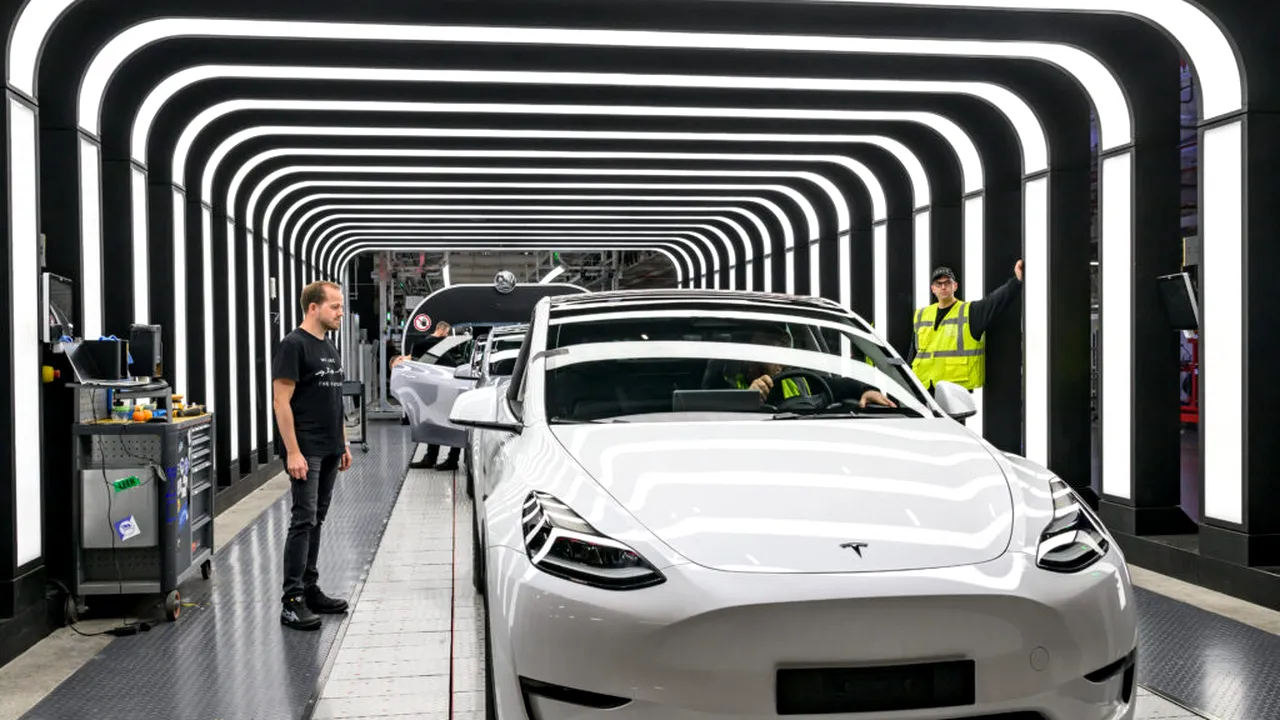 Efectul MUSK? Tesla in România: înmatriculările din primele doua luni ale lui 2025 în scădere abruptă comparativ cu anul 2024