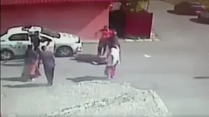 VIDEO Bătaie în Constanţa. Agresorul a fost rapid pus la pământ de un poliţist