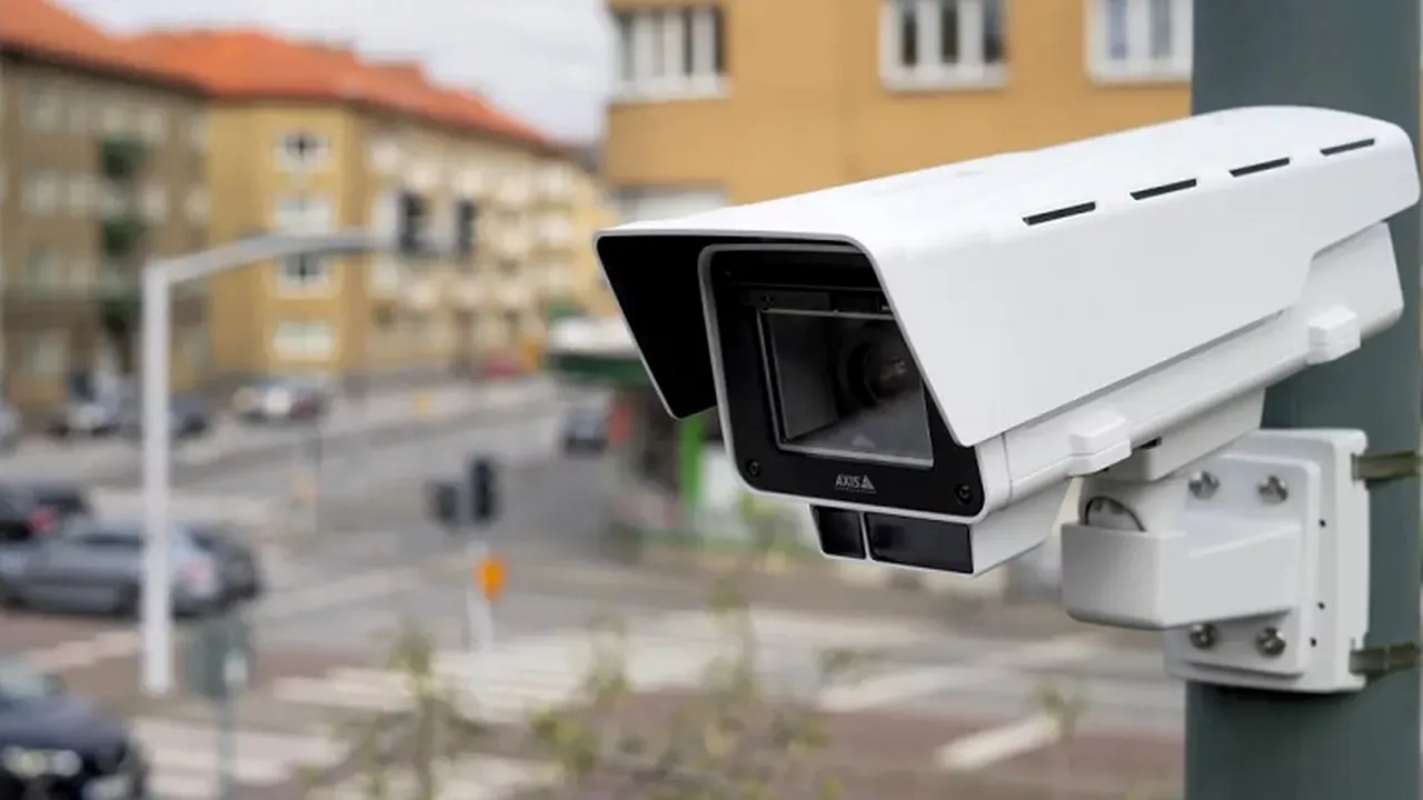 1-axis-block-camera 