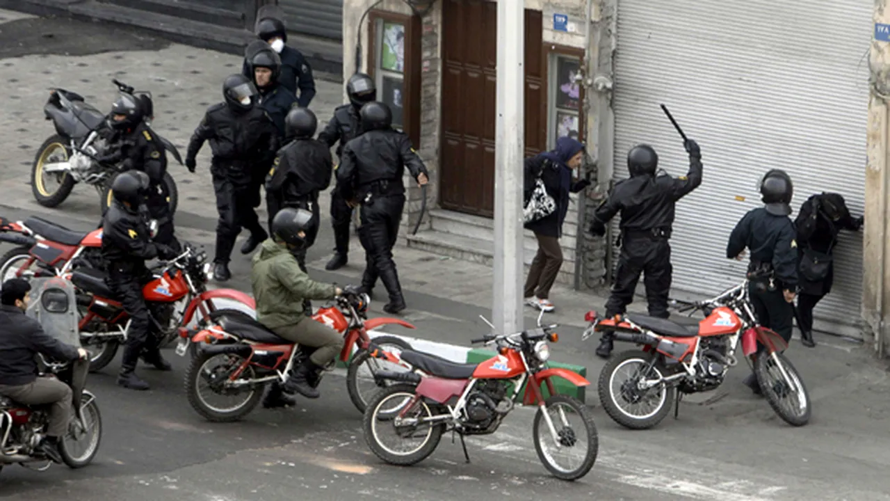 Iranul se apropie de declanşarea unei noi revoluţii - presă