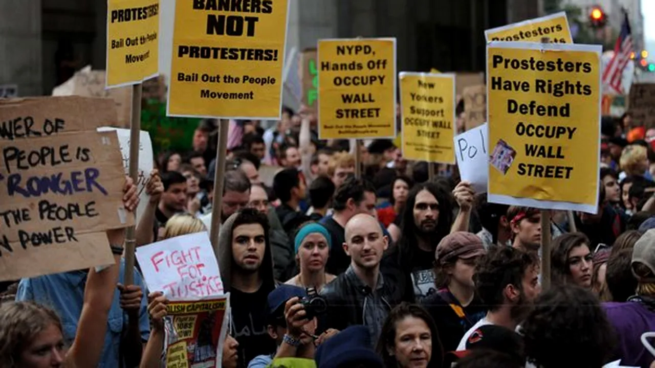 Circa 150 de protestatari anti-Wall Street, reţinuţi la New York în cursul intervenţiei poliţiei