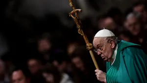 Papa Francisc a fost internat într-un spital din Roma