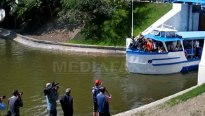 Bucureştenii se pot plimba gratuit cu vaporaşul pe Lacul Herăstrău, în duminica Floriilor