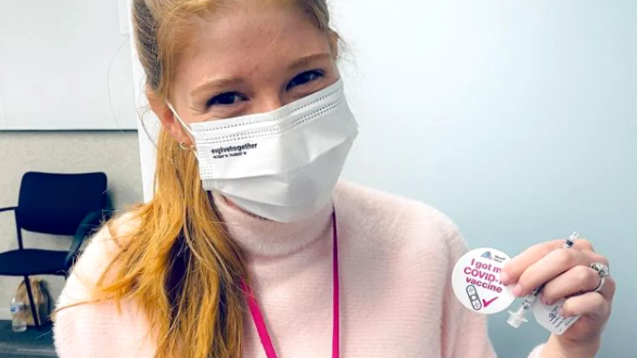 Fiica lui Bill Gates, studentă la medicină, s-a vaccinat împotriva COVID-19: „Din păcate, nu mi-a implantat şi geniul tatălui”