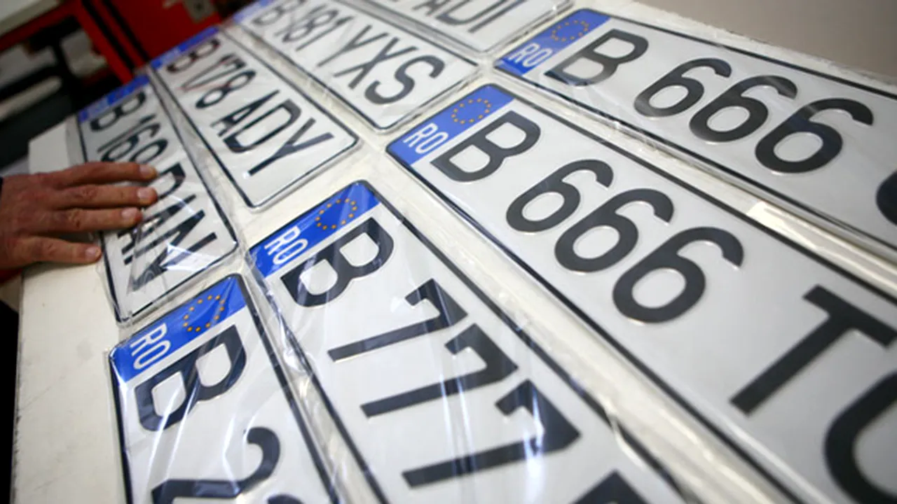 Numerele auto între YAD şi SEX. 20.000 de şoferi au trecut la plăcuţa cu trei cifre