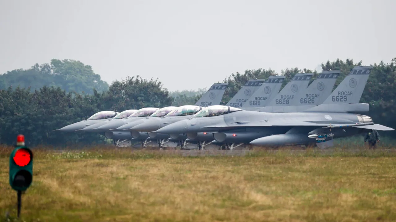 Taiwanul a primit primele avioane de luptă F-16V fabricate în Statele Unite, pe fondul tensiunilor crescute cu Beijingul