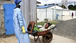 Devastaţi de EBOLA: Imagini din ţara în care s-au înregistrat mii de morţi după izbucnirea epidemiei - GALERIE FOTO