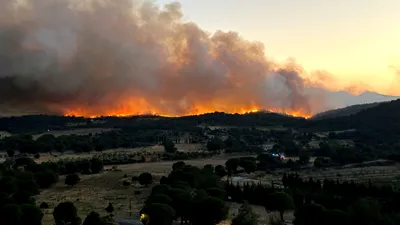 EXTERNE Incendiu major de vegetație în Munții Pirinei. Flăcările ar putea afecta desfășurarea Turului Franței / Etapa de luni din Turul Franței va fi „adaptată” și „fără spectatori”