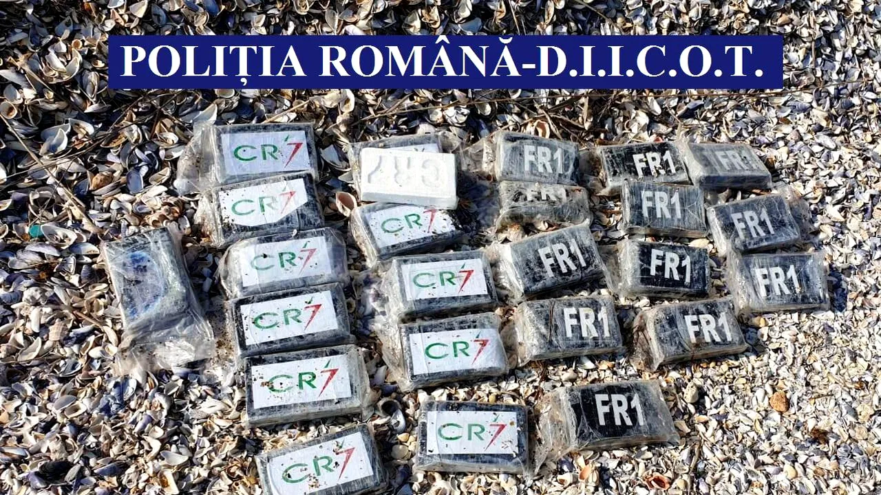 Zeci de pachete cu droguri aduse de valuri la mal, din Năvodari până la Mangalia/ 300 de poliţişti şi jandarmi verifică plajele | FOTO, VIDEO