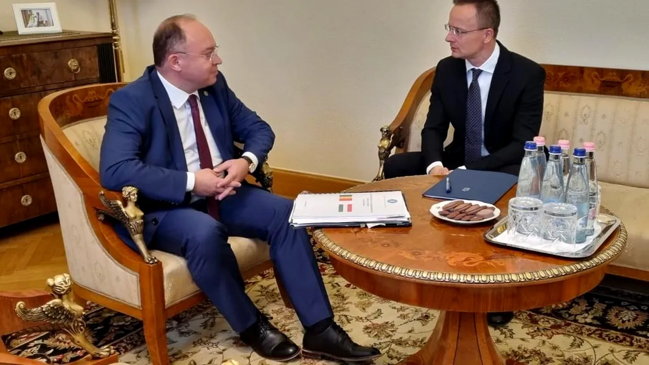 Aurescu i-a cerut omologului ungar respectarea valorilor constituţionale în cadrul vizitelor private