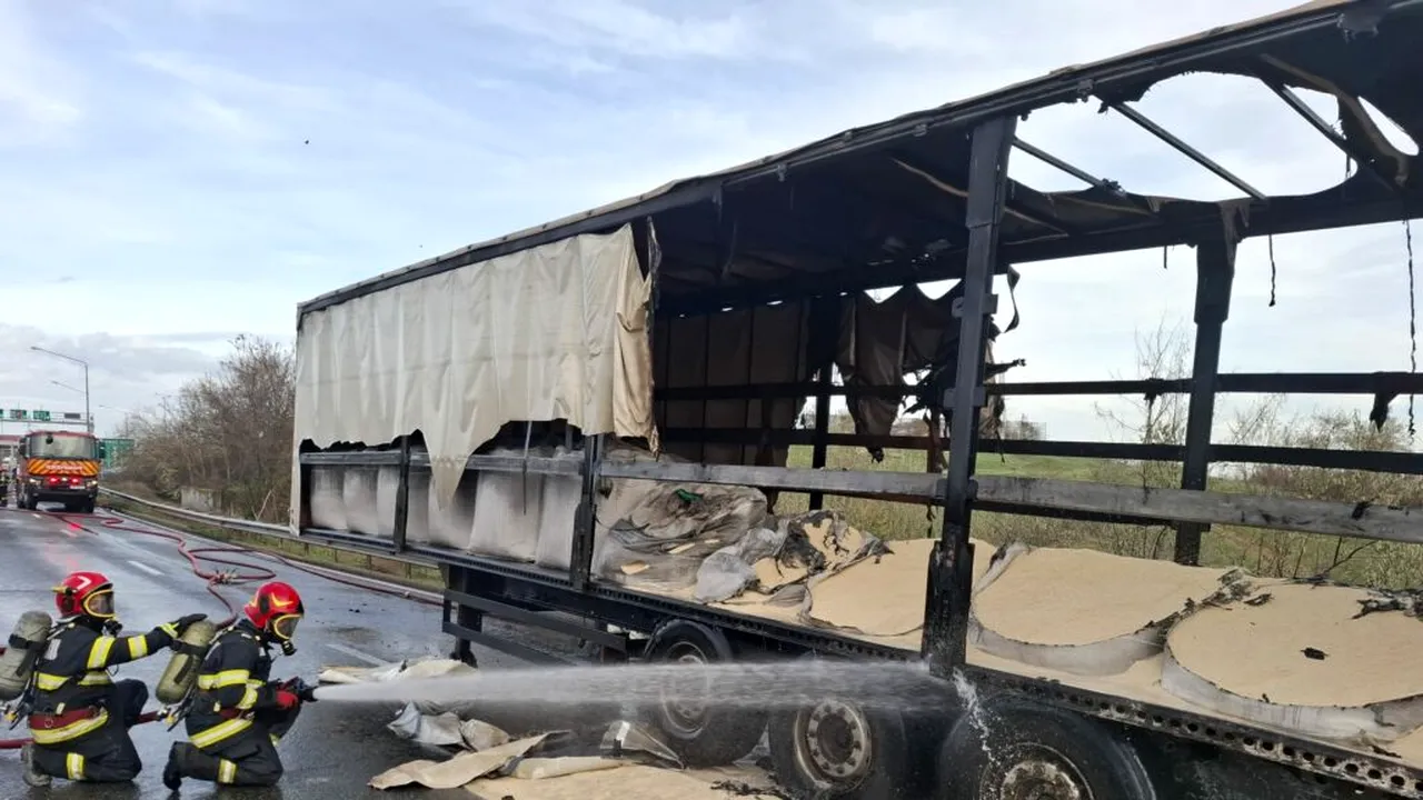 Un camion încărcat cu uree a luat foc pe Autostrada București-Constanța
