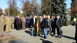 Boc şi Udrea au depus o coroană de flori din partea PMP, la 70 de ani de la eliberarea Clujului - FOTO