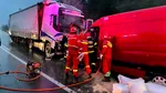 Suceava. Accident între un microbuz și un camion încărcat cu cereale: 2 persoane rănite