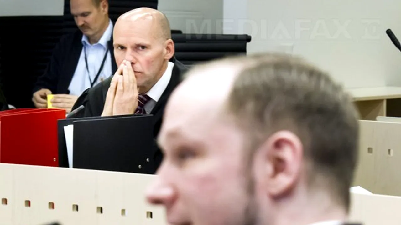 Ce făcea unul dintre judecătorii lui Anders Breivik în toiul procesului - FOTO