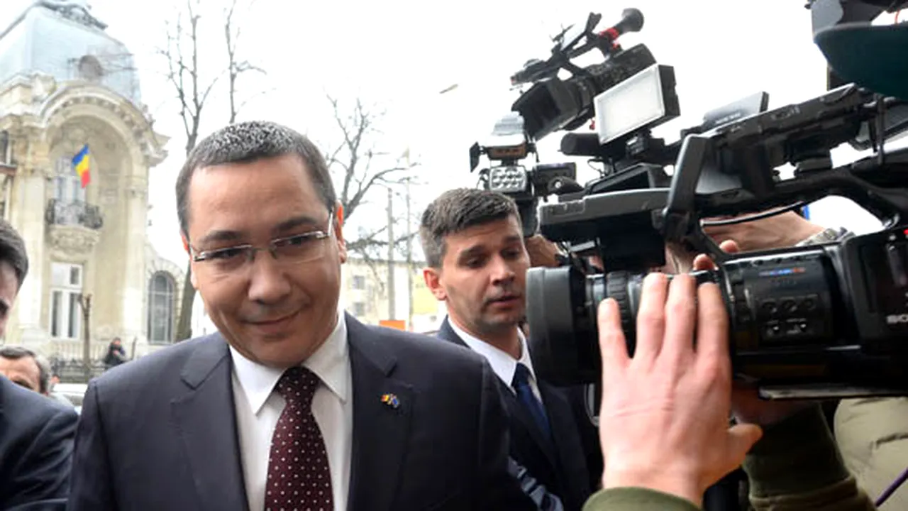 Ponta, înconjurat de camerele TV: Nu am o garanţie, dar sper că măcar acasă nu am aparate de filmat