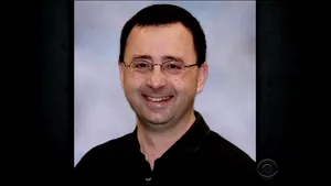 Larry Nassar, fostul medic al echipei feminine de gimnastică a SUA, a pledat vinovat pentru agresiune sexuală, în şapte cazuri în care a fost acuzat:  