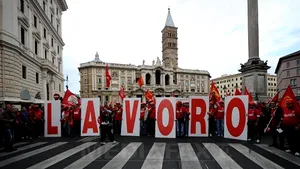 Amplă manifestaţie sindicală la Roma, împotriva politicii Guvernului lui Silvio Berlusconi