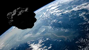 Asteroizi ascunşi în strălucirea Soarelui. Astronomii au reperat cel mai mare asteroid potenţial periculos pentru Pământ din ultimii opt ani