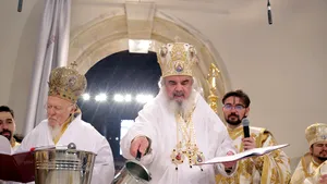 Patriarhul Daniel cheamă Biserica să îi ghideze pe credincioşi pentru utilizarea „cu discernământ” a reţelelor sociale
