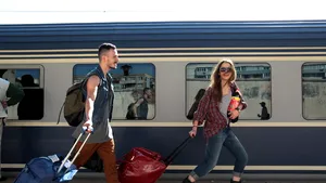 Drepturile pasagerilor din transportul feroviar, imprimate pe biletul de tren. Pasagerii nu cunosc OBLIGAŢIILE legale ale companiilor feroviare în caz de întârziere