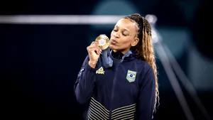 Campioana olimpică Rebeca Andrade se retrage de la exerciţiile la sol pentru a-şi proteja sănătatea