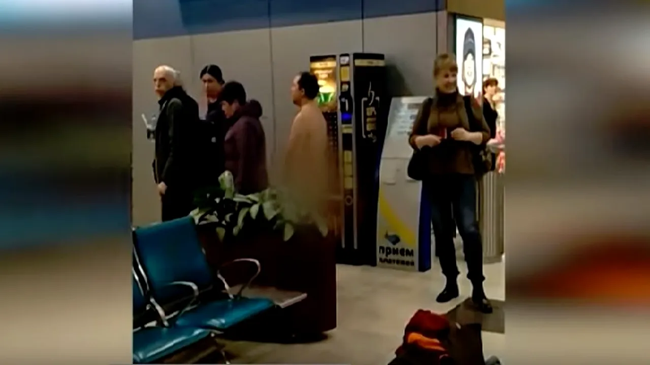 „Ştiinţa” zborului: Un pasager a apărut gol puşcă la îmbarcare. Motivul pentru care a ales să vină fără haine în aeroport i-a lăsat pe toţi cu gura căscată | VIDEO