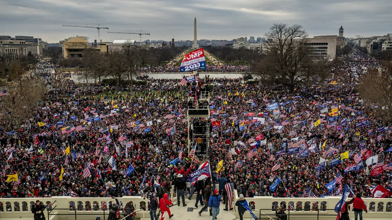 Violenţele din SUA, prin ochii românilor stabiliţi peste Ocean. „Credeam că democraţia americană e mai puternică”