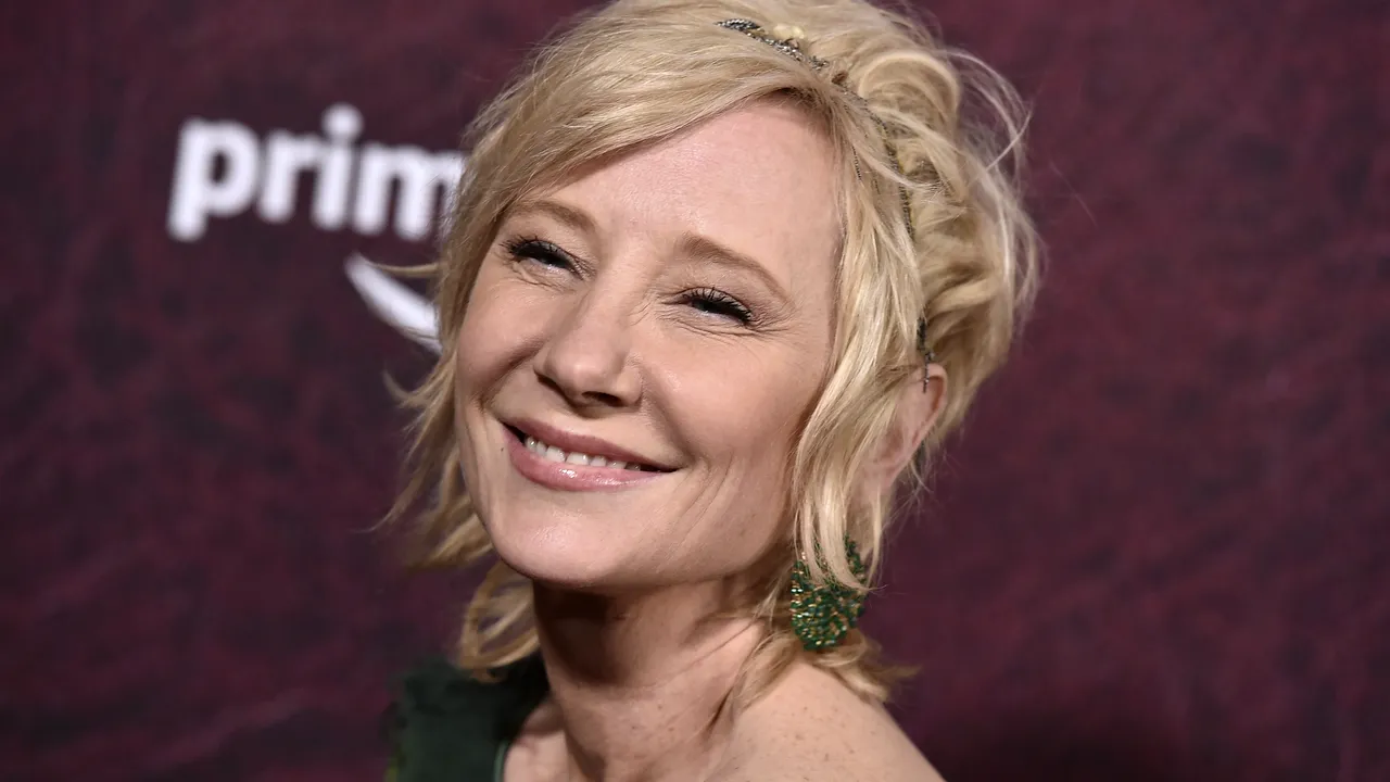 Anne Heche a fost deconectată de la aparate la o săptămână de la accidentul grav de maşină. Actriţa se afla în moarte cerebrală 