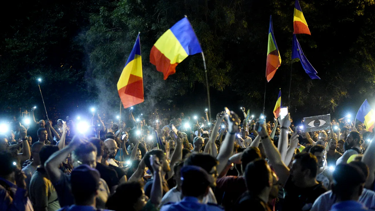 Jandarmeria a aplicat amenzi de peste 7.000 de lei protestatarilor ridicaţi miercuri seară în zona Piaţa Victoriei