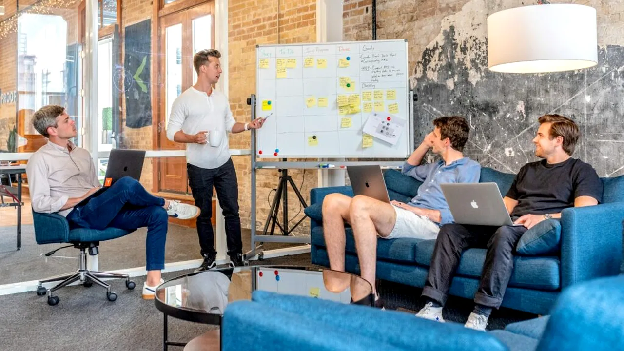Cinci startup-uri românești concurează pentru 5.000 de euro și un loc la programul Glovo din Barcelona