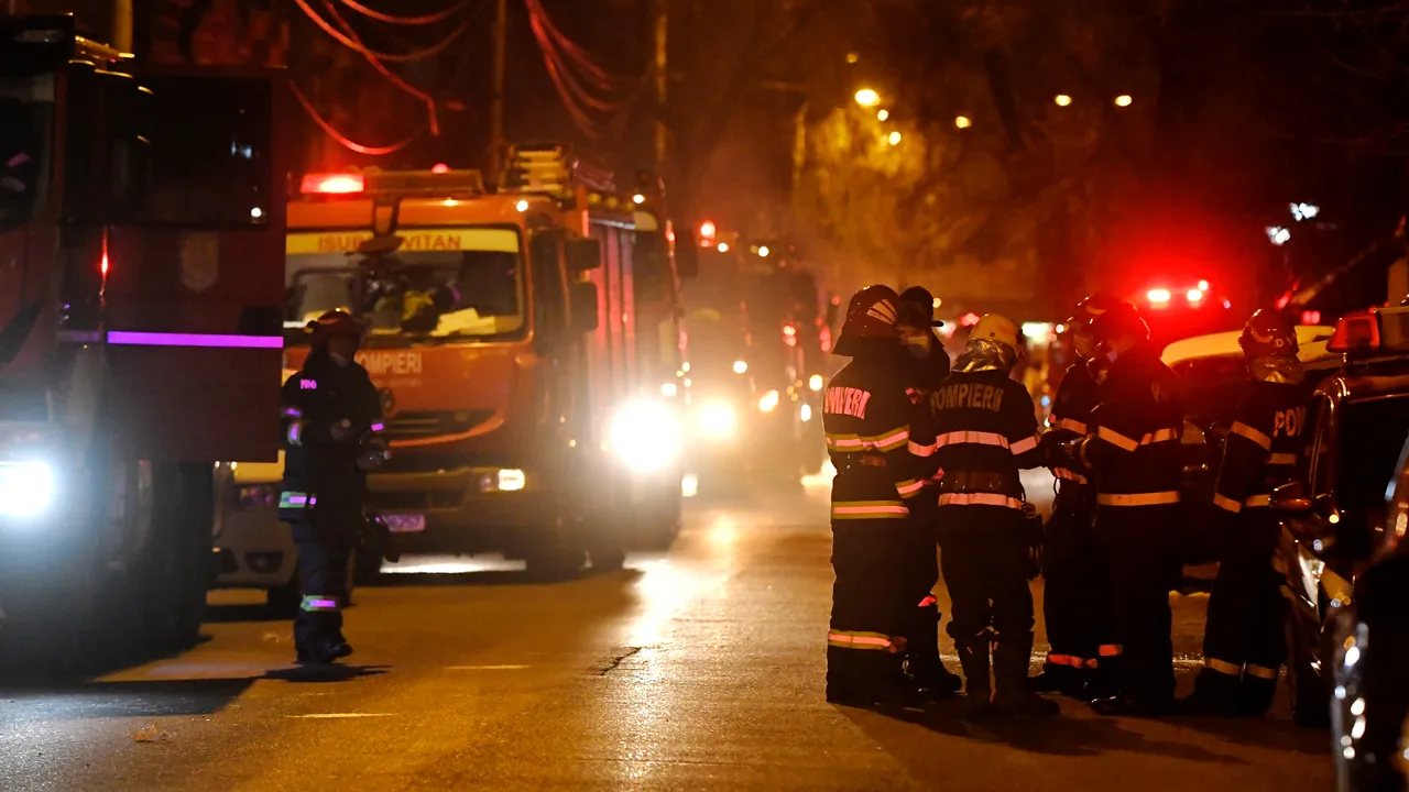 Incendiu cu victime la baza sportivă FCSB din Berceni. Mai multe autospeciale au intervenit pentru stingerea flăcărilor. O persoană a murit 