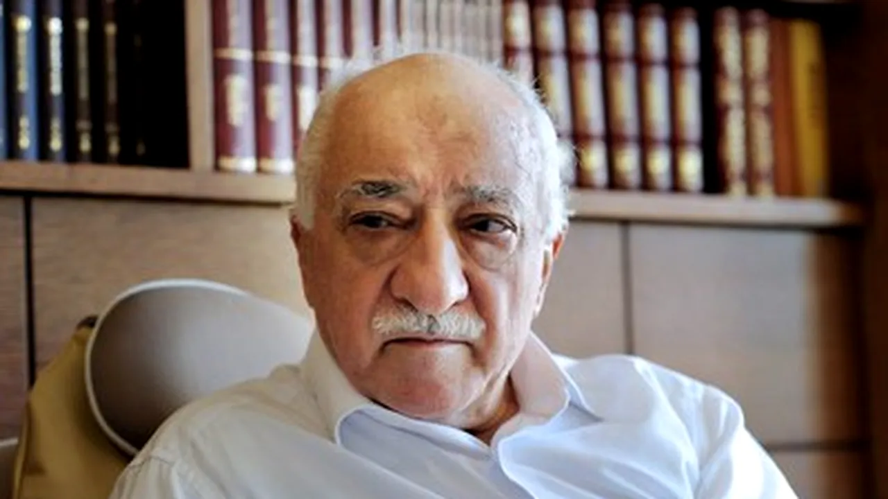 Autorităţile turce au suspendat din funcţie 12.801 poliţişti pentru presupuse legături cu Gulen
