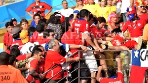 Aproximativ o sută de fani chilieni au intrat cu forţa pe arena Maracana