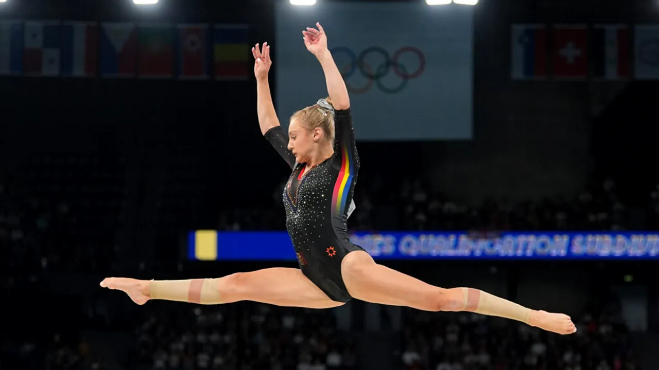 Gimnastică. Sabrina Voinea conduce la bârnă și sol, după șase subdiviziuni în calificări la Mondiale