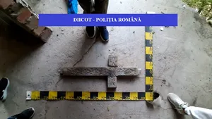 Caz şocant: Adolescentă de 16 ani, filmată în timp ce era violată şi supusă unor ritualuri satanice. Un tânăr a fost arestat