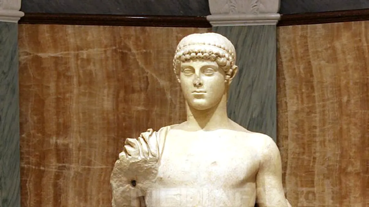 Un deputat rus cere să fie ascuns sexul statuii lui Apollo pe bancnota de 100 de ruble