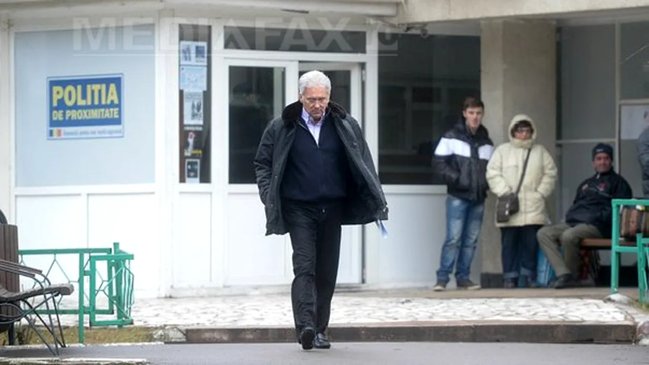 Adriean Videanu, aflat sub control judiciar, s-a prezentat la Secţia 12 Poliţie: Soţia mea este audiată în calitate de martor
