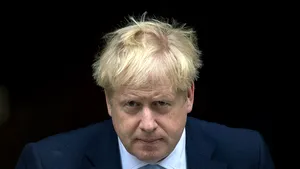 Premierul britanic Boris Johnson se logodeşte, partenera sa Carrie Symonds este însărcinată