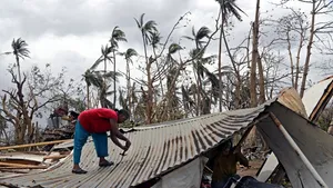 Ieri o populară destinaţie turistică, astăzi imaginea apocalipsei. Statul în care drumurile au fost înghiţite de ape şi unde cu greu mai găseşti semnal la telefon ori zone care au curent electric