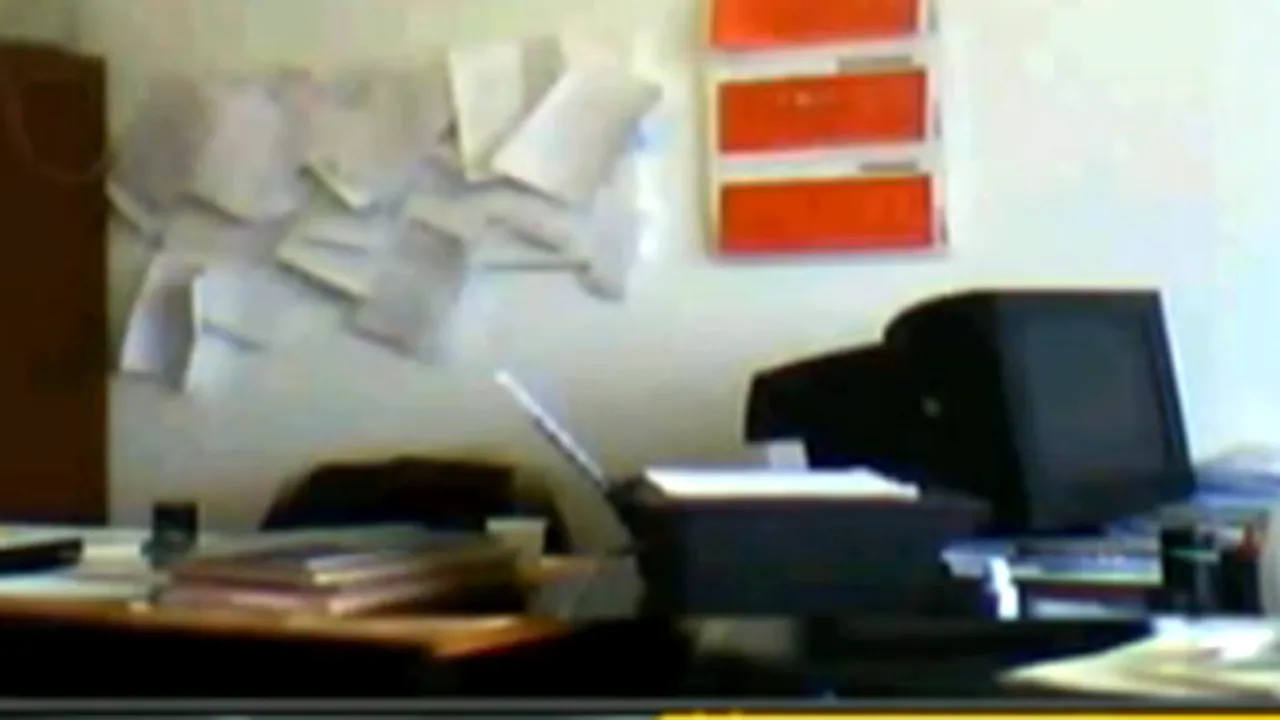 Videochat în timpul serviciului: O angajată a unei primării din Bacău făcea show-uri erotice la locul de muncă - VIDEO