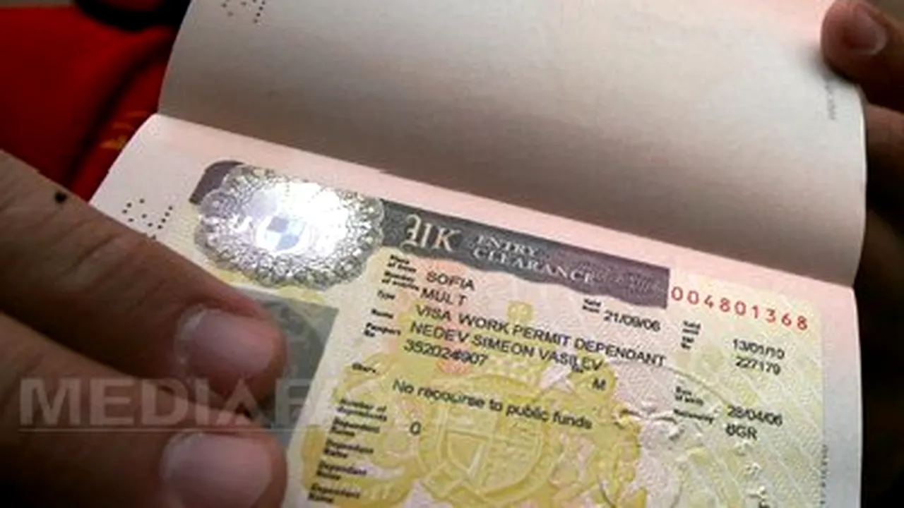 MAE: Studenţii şi muncitorii români din Regatul Unit au dificultăţi majore din cauza birocraţiei